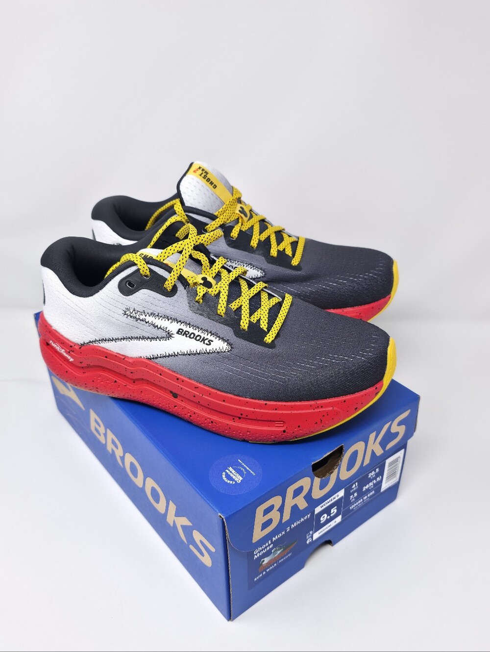Brooks Ghost Max 2 Mickey Mouse RunDisney Women's 9.5 Limited Edition Like NEW - Picture 2 of 10